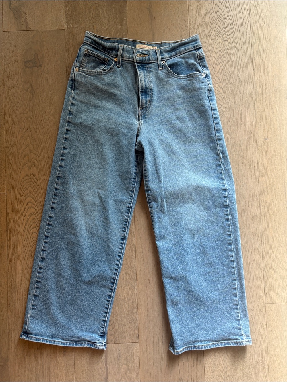 Levi's High Rise Wide Leg Cropped Jean